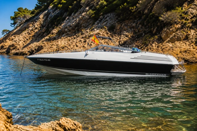 Yacht hire Port Olímpic of Barcelona cheap Monterey 27