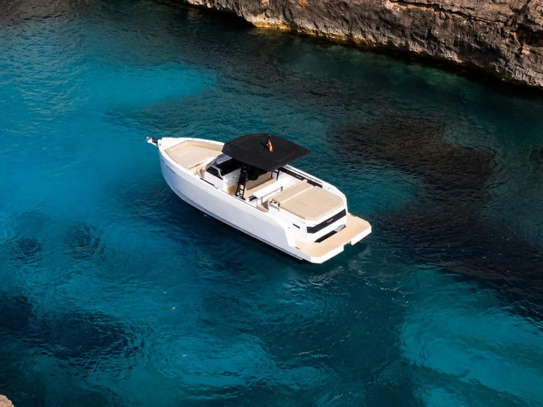 Motorboat to hire Mahón at the best price