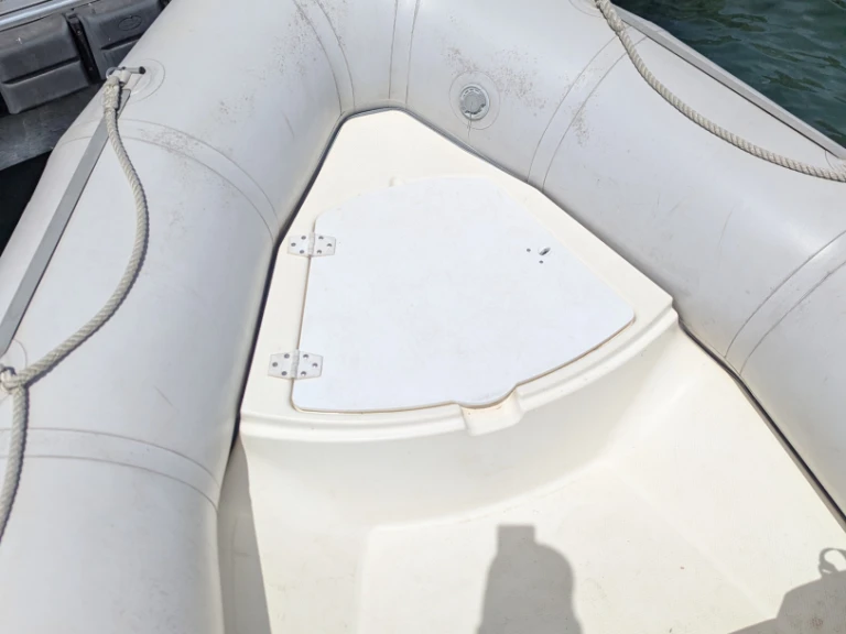 Charter a Bombard Explorer 500 SB in Annecy on Samboat