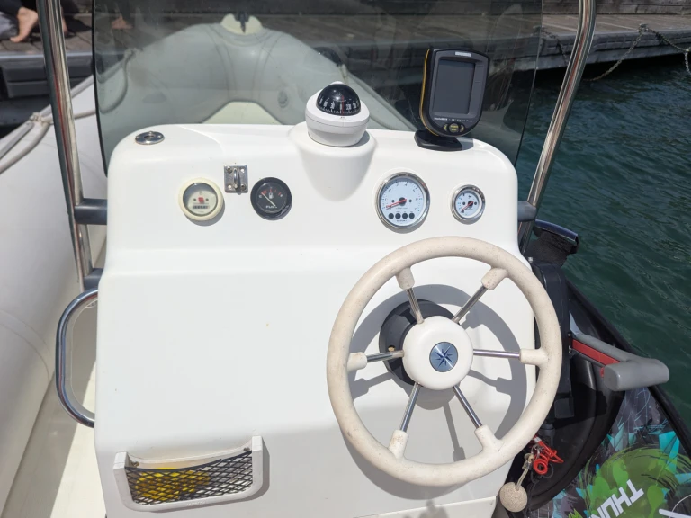 Hire RIB with or without skipper Bombard Annecy