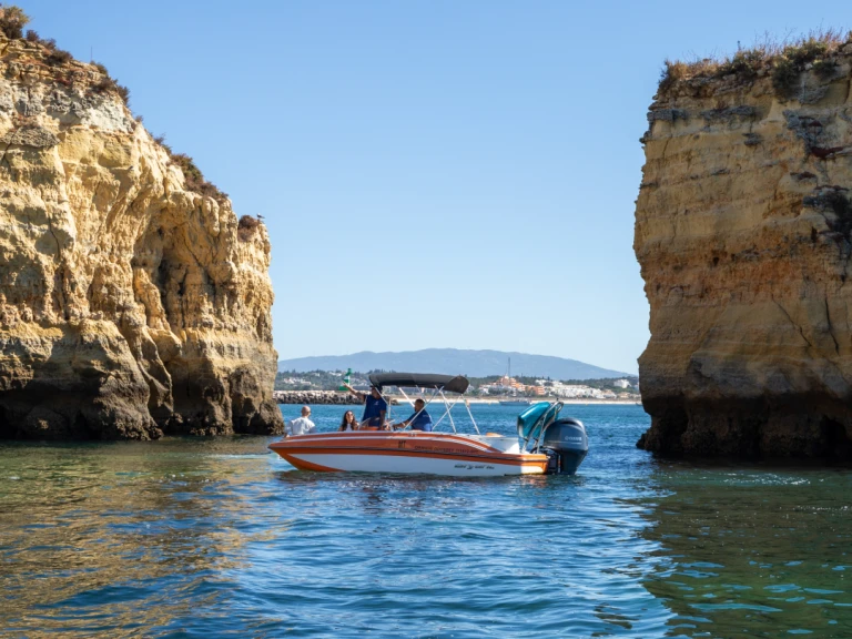 Yacht hire Lagos cheap Sportabout