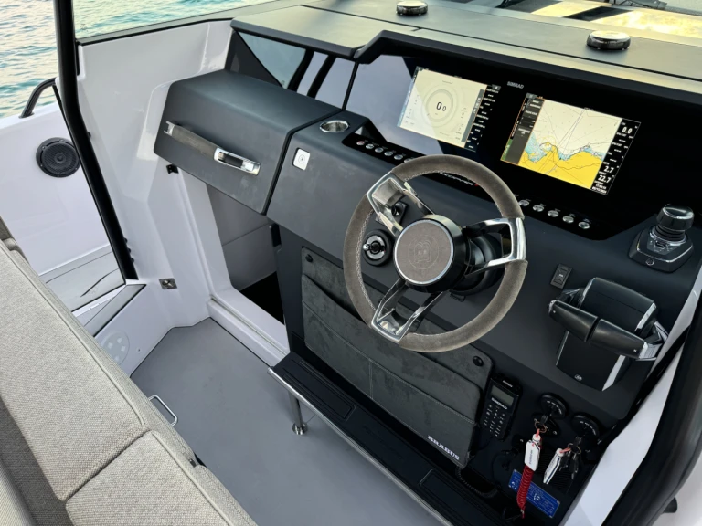 Hire Motorboat Axopar with a boat licence