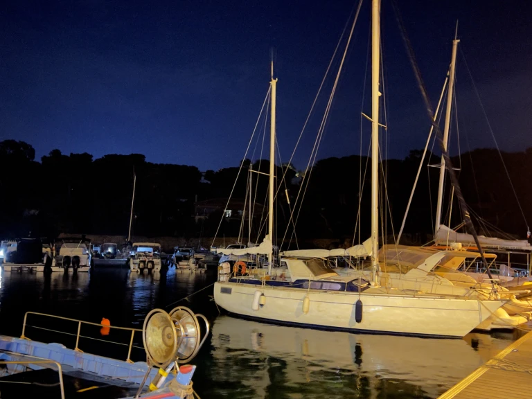 Sailboat hire in Saint-Mandrier-sur-Mer - Mallard 10 40