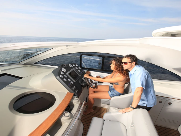 Hire Luxury Yacht with or without skipper Bénéteau Valencia