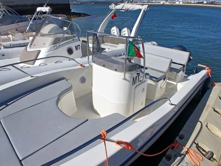 Motorboat to hire Portimão at the best price