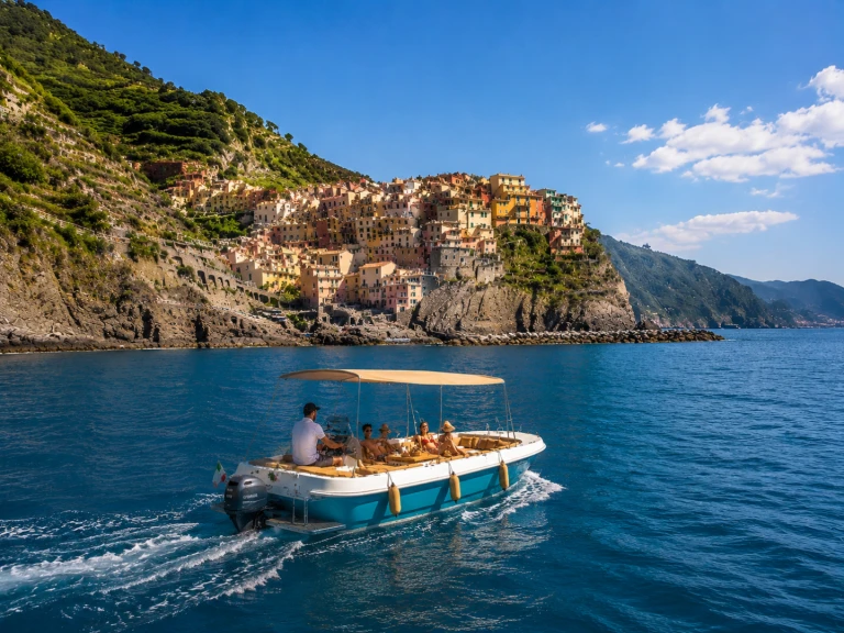 Hire Motorboat Gozzo with a boat licence