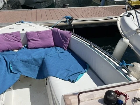 Hire Motorboat Arcoa with a boat licence