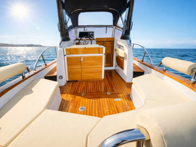 Motorboat to hire Positano at the best price