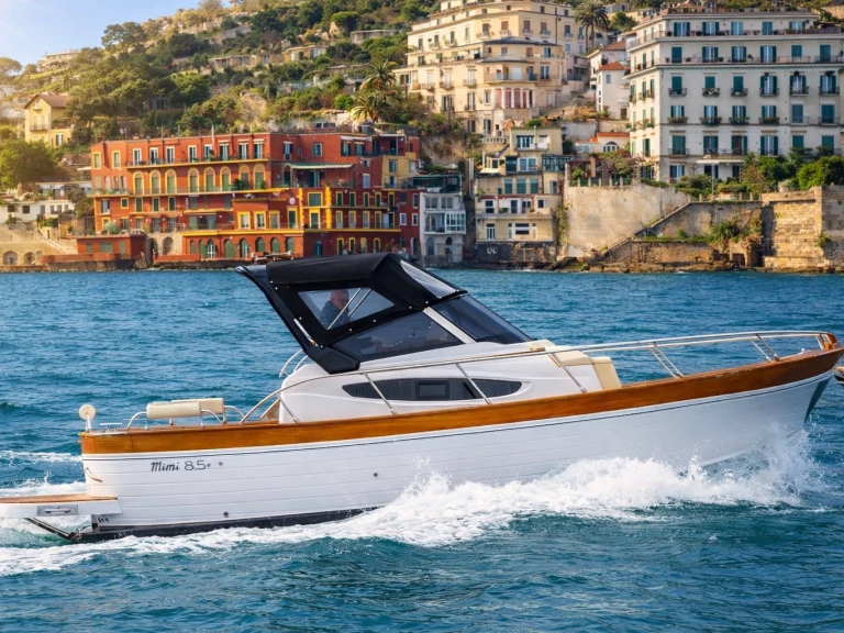 Hire a Mimi 8.50 Positano