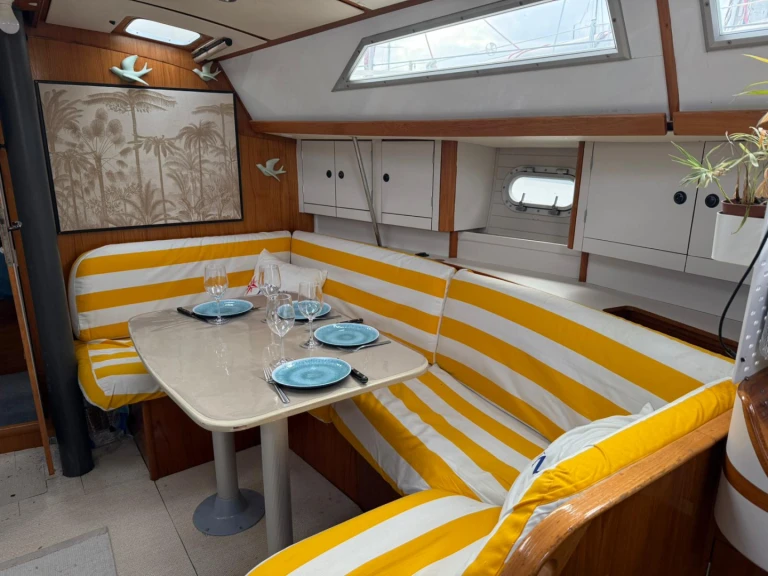Charter a Jeanneau Sun Odyssey 37.1 in Golfe-Juan on Samboat