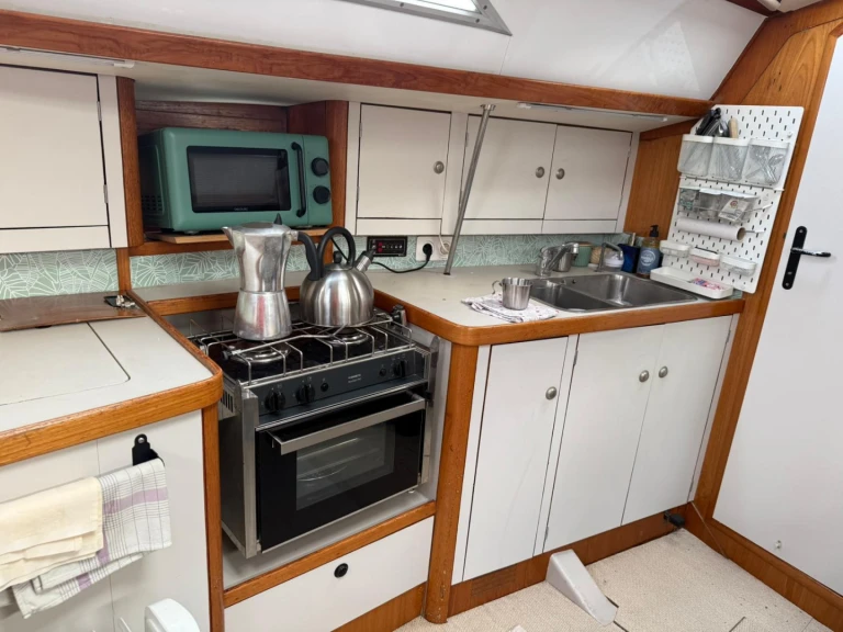 Hire Sailboat with or without skipper Jeanneau Golfe-Juan