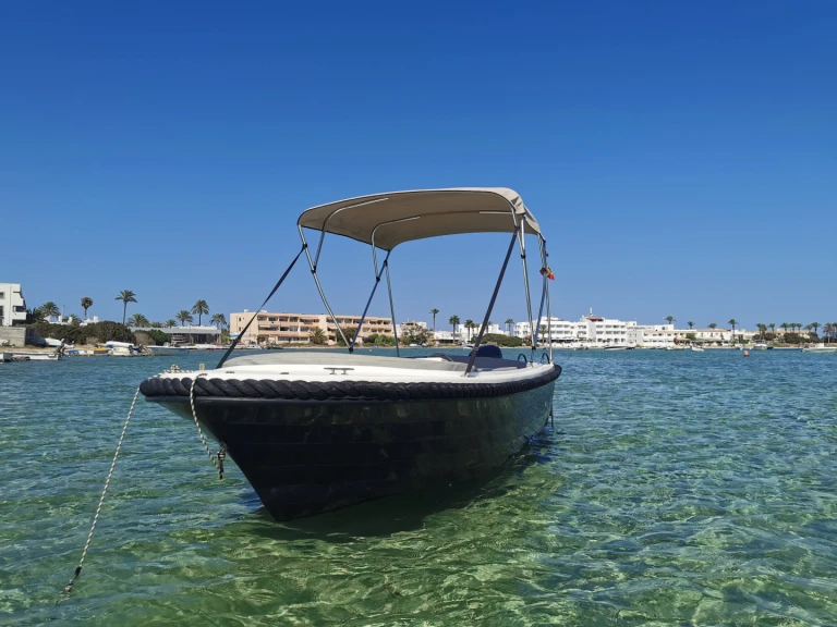 Motorboat to hire La Savina at the best price