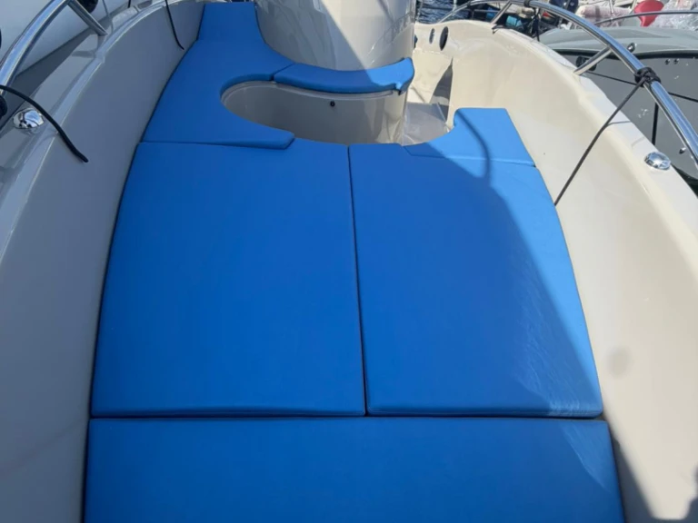 Hire Motorboat with or without skipper Clear Angera
