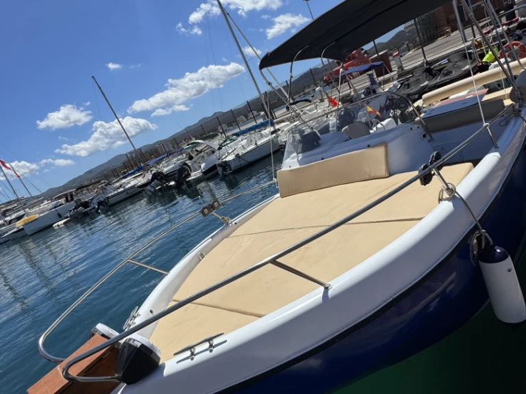 Motorboat to hire San Antonio Port at the best price