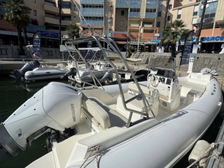 Hire RIB Nuova Jolly with a boat licence