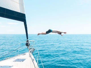 Sailboat to hire Barcelona at the best price