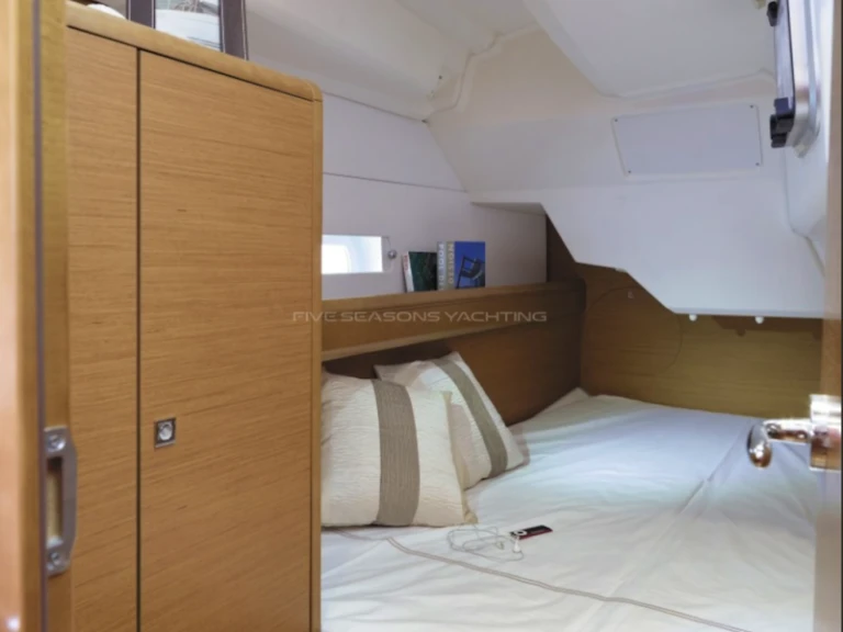 Yacht charter Palma de Mallorca - Jeanneau Sun Odyssey 389 on SamBoat