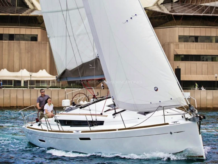 Charter a Jeanneau Sun Odyssey 389 in Palma de Mallorca on Samboat