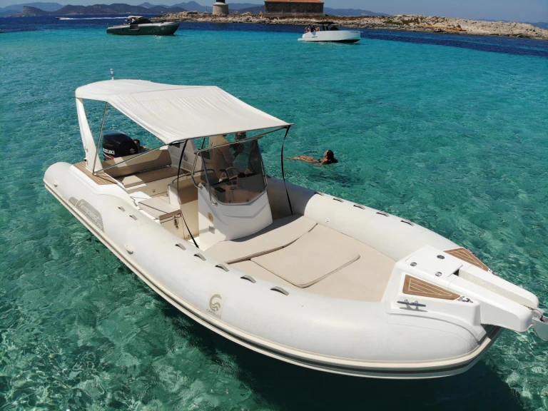 Motorboat to hire Portocolom at the best price