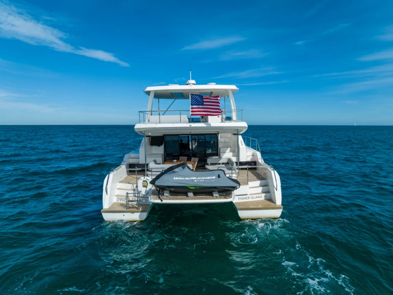 Hire Catamaran Leopard with a boat licence