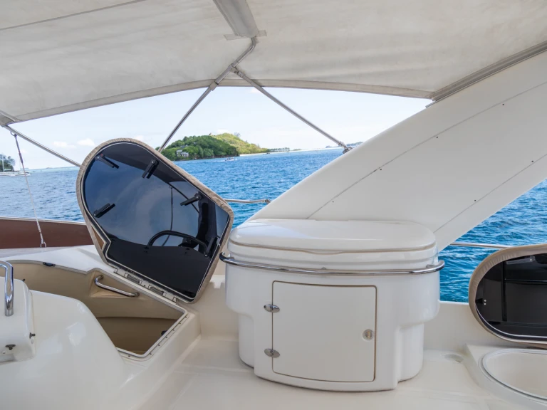 Luxury Yacht to hire Mahé at the best price