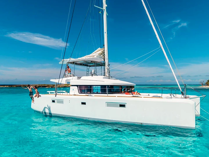 Yacht hire Athens cheap Lagoon 52 F