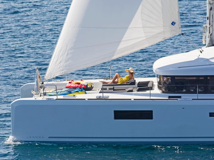 Charter a Lagoon Lagoon 52 F in Athens on Samboat