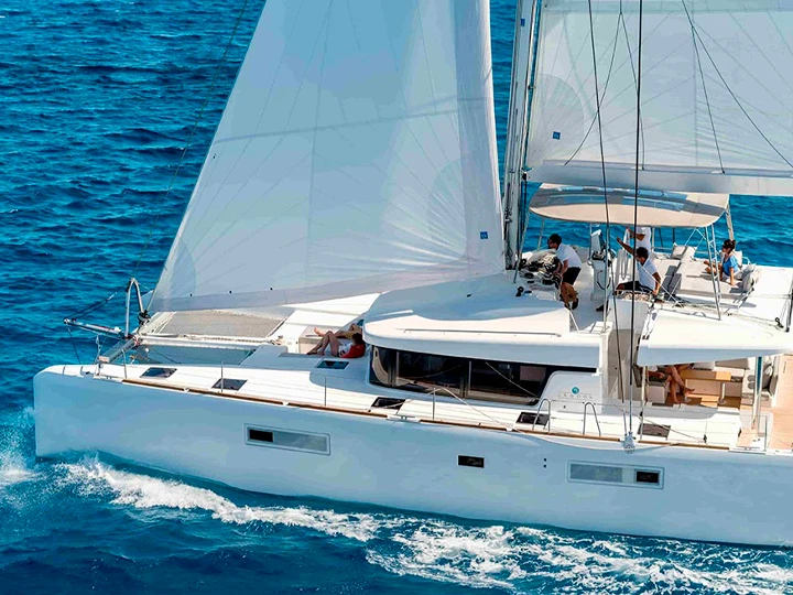 Hire Catamaran Lagoon with a boat licence