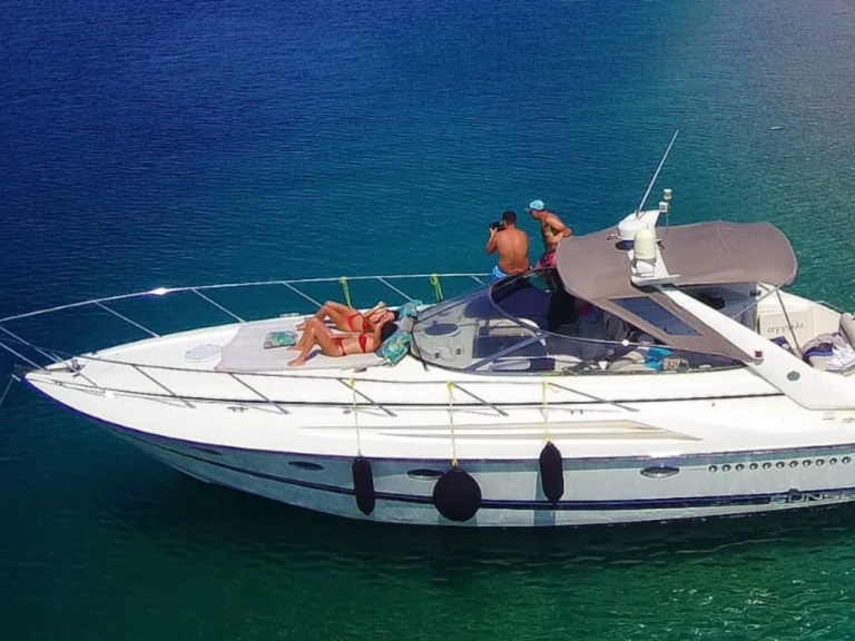 Yacht charter Nydri - Sunseeker Portofino 400 on SamBoat