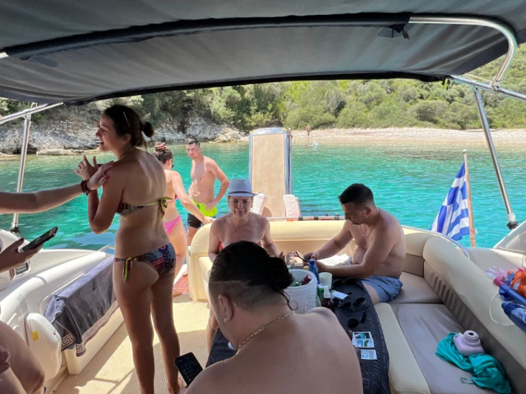 Motorboat hire in Nydri - Sunseeker Portofino 400