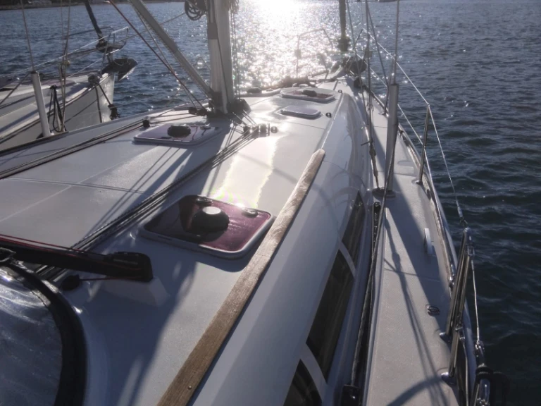 Hire a Jeanneau Sun Odyssey 44i Puerto de Pollensa