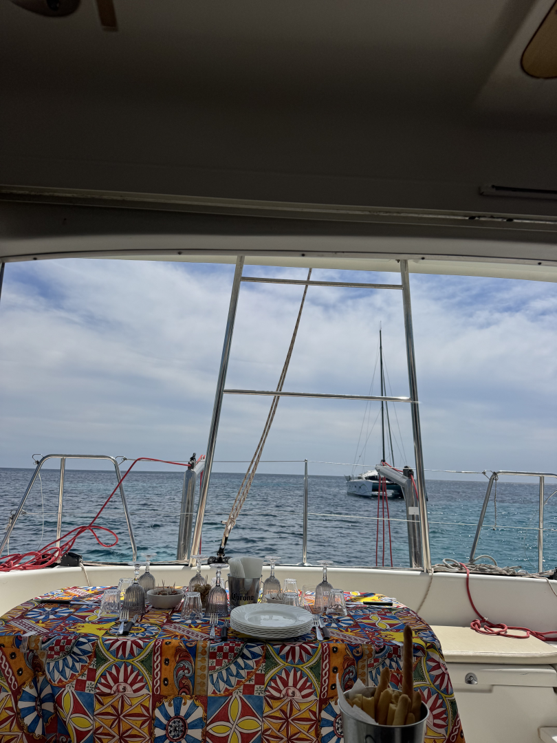 Hire Catamaran Lagoon with a boat licence