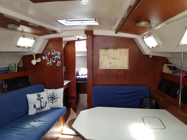 Hire Sailboat Hunter with a boat licence