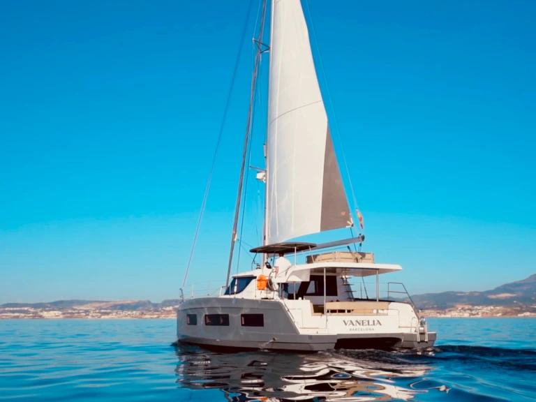 Charter a Aventura Aventura 37 in Mahón on Samboat