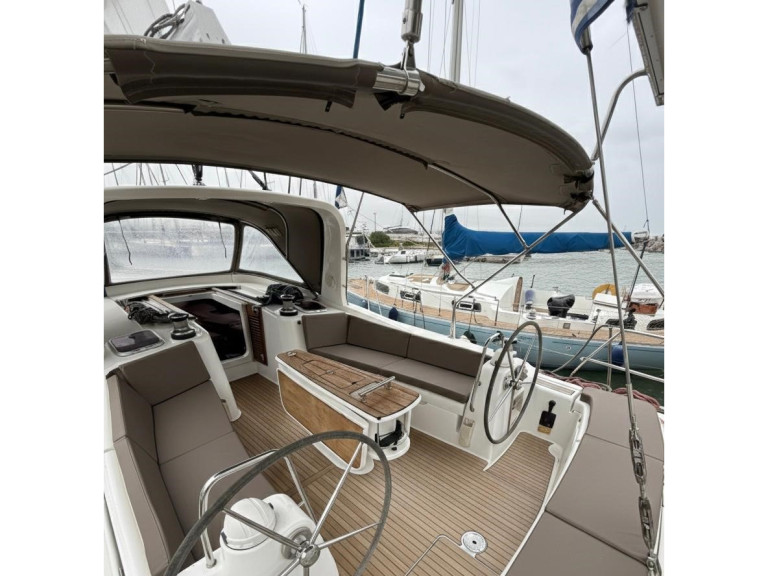 Yacht hire Nikiána cheap Oceanis 50 Family