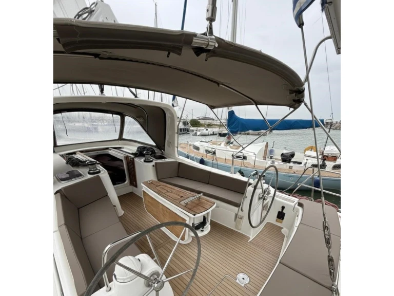 Yacht hire Nikiána cheap Oceanis 50 Family