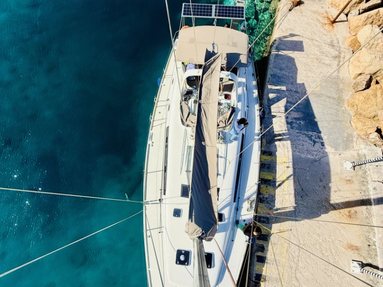 Charter a Bénéteau Oceanis 50 Family in Nikiána on Samboat