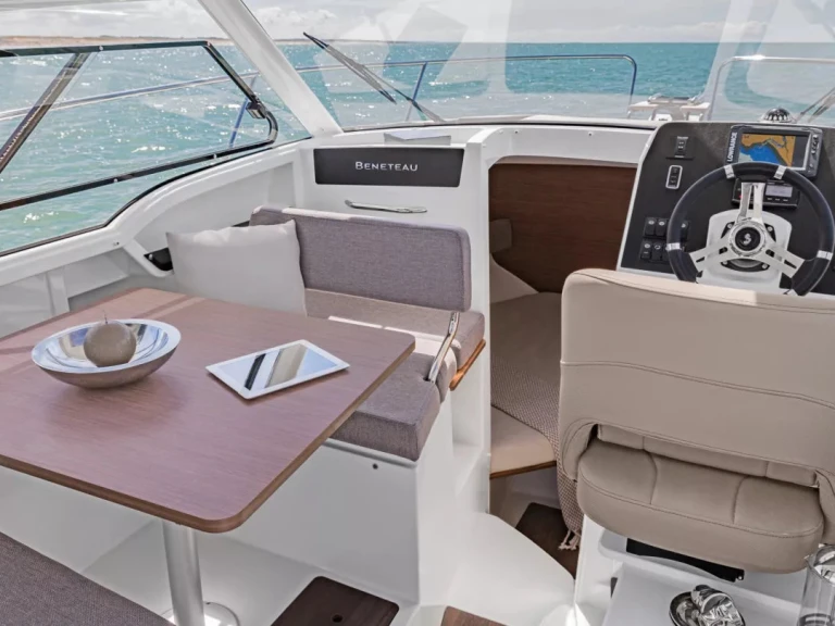 Hire a Bénéteau Antares 8 OB Novi Vinodolski