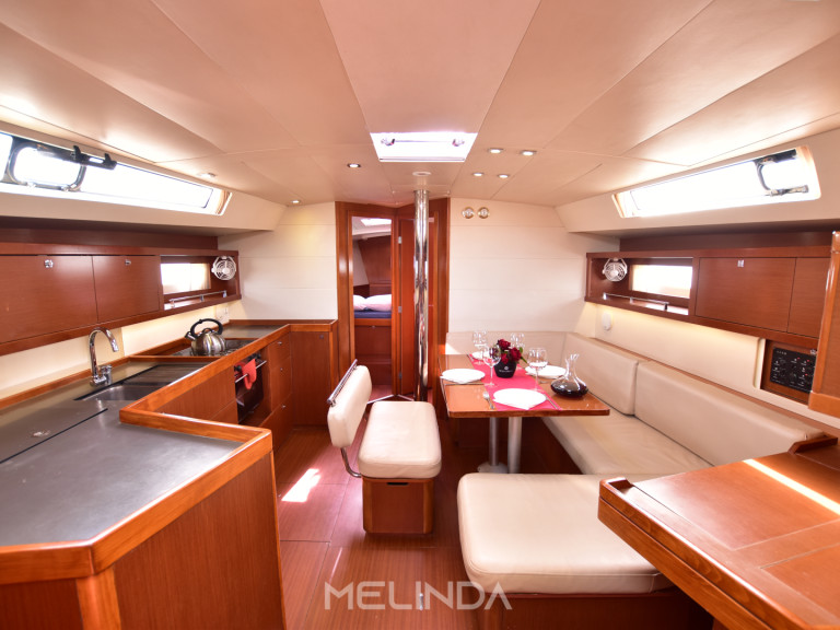 Hire Sailboat with or without skipper Bénéteau Lefkáda