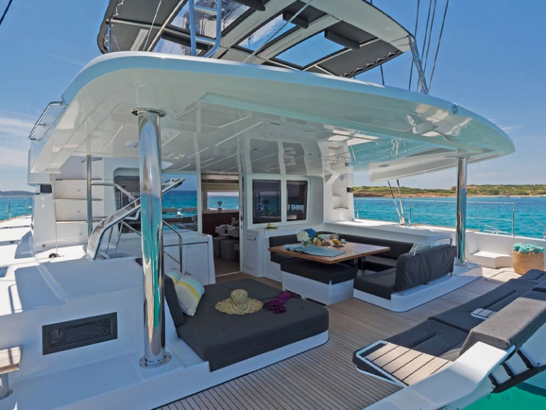 Yacht hire Lávrio cheap Lagoon 52 F