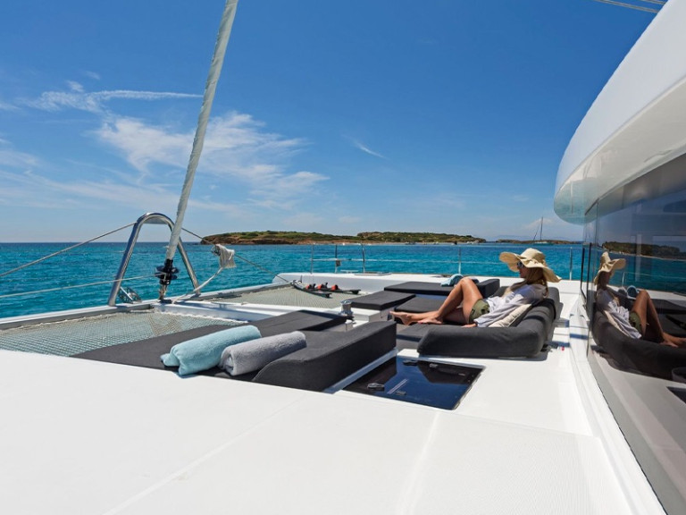 Catamaran hire in Lávrio - Lagoon Lagoon 52 F