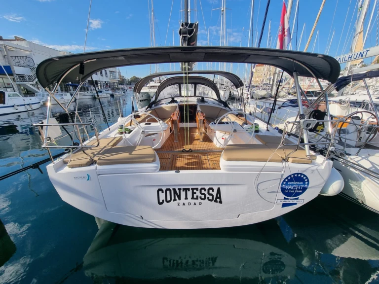 Charter a Elan Elan E6 in Punat on Samboat