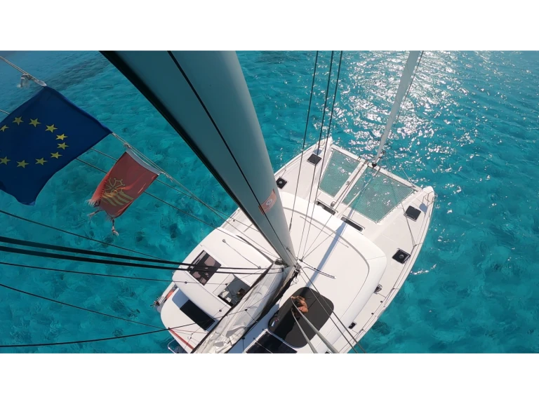 Catamaran to hire Hyères at the best price