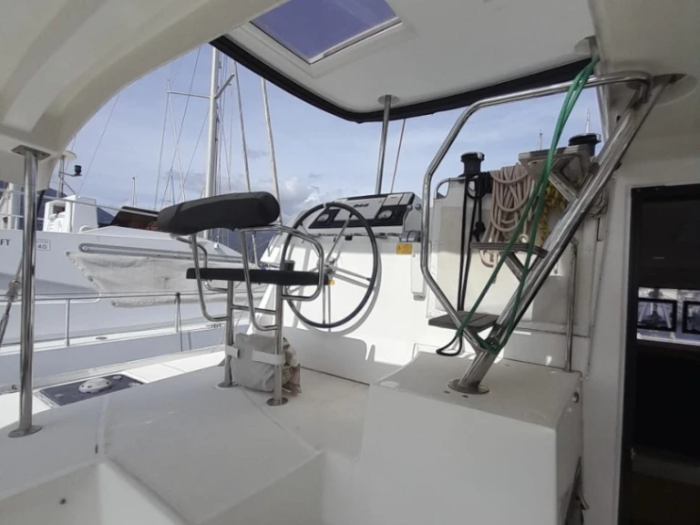 Yacht charter Hyères - Lagoon Lagoon 42 on SamBoat
