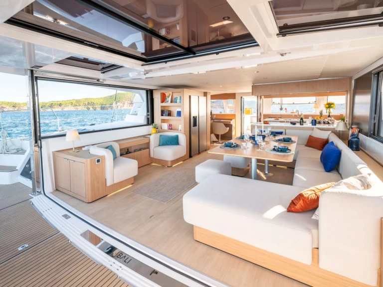 Hire Luxury Yacht Bali with a boat licence