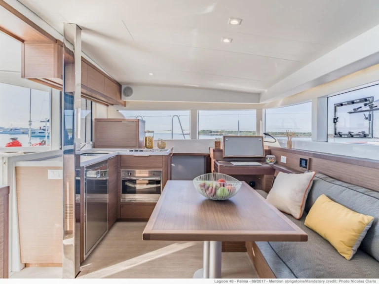 Catamaran hire in Alimos - Lagoon Lagoon 40