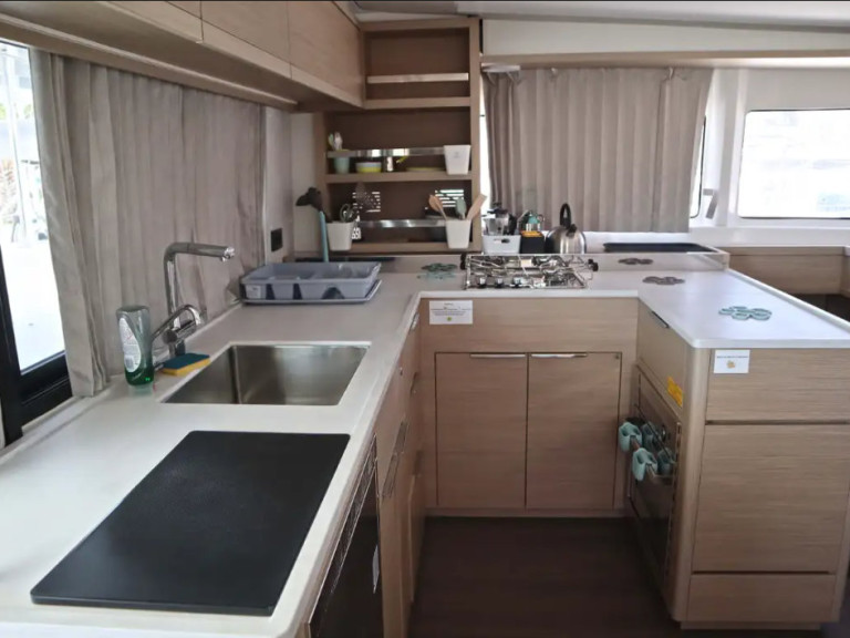 Hire Catamaran with or without skipper Lagoon Alimos