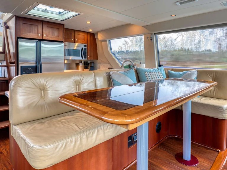 Hire Luxury Yacht Pacific Mariner with a boat licence