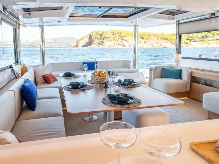Yacht hire Bahamas cheap Luna