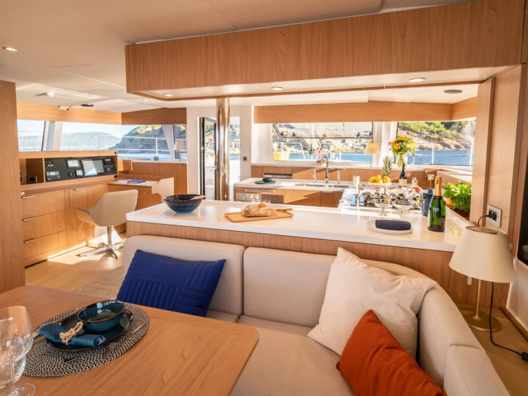 Hire Luxury Yacht Bali with a boat licence